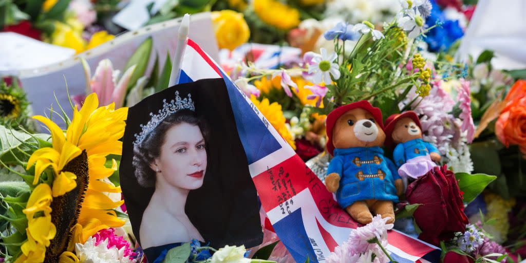 crowds visit memorial site to queen elizabeth ii in green park in london