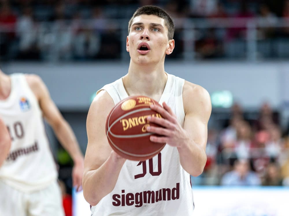 Basketball-Hoffnung: Ivan Kharchenkov (IMAGO/Eibner-Pressefoto/G. Santemiz)