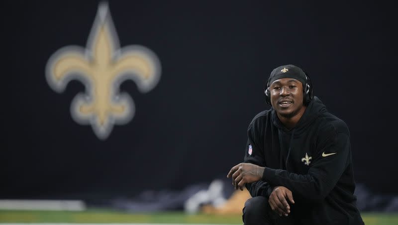 New Orleans Saints running back Jamaal Williams warms up before an NFL football game against the New York Giants in New Orleans, Sunday, Dec. 17, 2023. (AP Photo/Gerald Herbert)