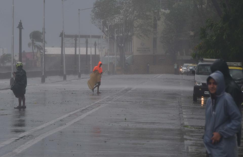 Mumbai cops maintain vigil amid rains, winds. (Photos by Arun Patil)