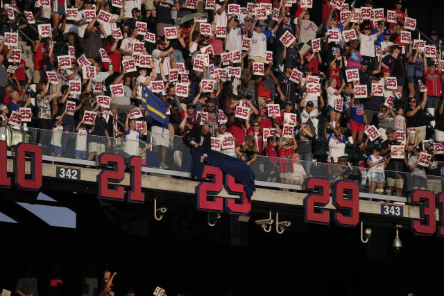 Atlanta Braves retire Andruw Jones' No. 25 jersey. Cooperstown