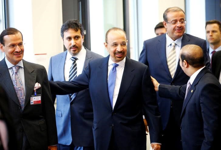 Saudi Arabia's Energy Minister Khalid al-Falih (C) arrives for a meeting of OPEC oil ministers in Vienna, Austria, June 2, 2016. REUTERS/Leonhard Foeger