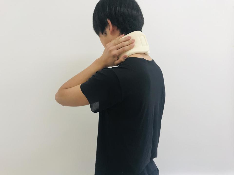 <strong>「缺乏對頸部支撐的坐姿」更容易造成頸椎受傷。（示意圖／photo AC）</strong>
