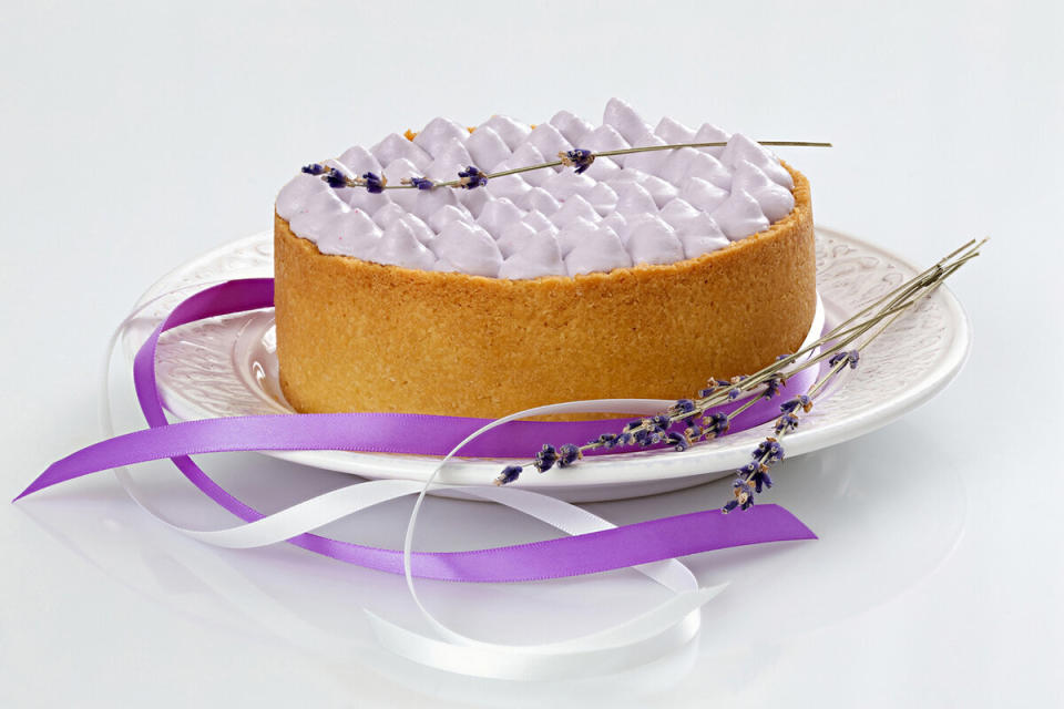 Anímate a hacer un pastel picante con lavanda. Foto: KIV_ph/ iStockphoto