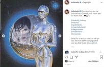 La modella stupisce i follower con scatti in versione fantascientifica su Instagram