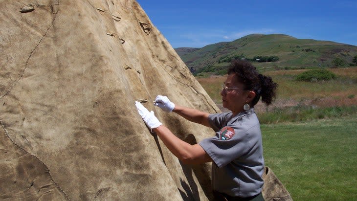 <span class="article__caption">Interpretive rangers show how the Nez Perce made tipis using buffalo hides and lodgepole-pine poles.</span> (Photo: NPS)