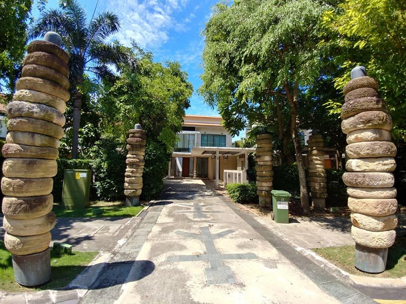 Exterior of Paradise Island bungalow that was put up for auction by Colliers International