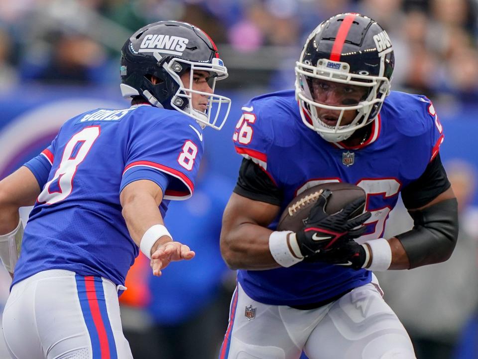 Saquon Barkley makes a run against the Chicago Bears.