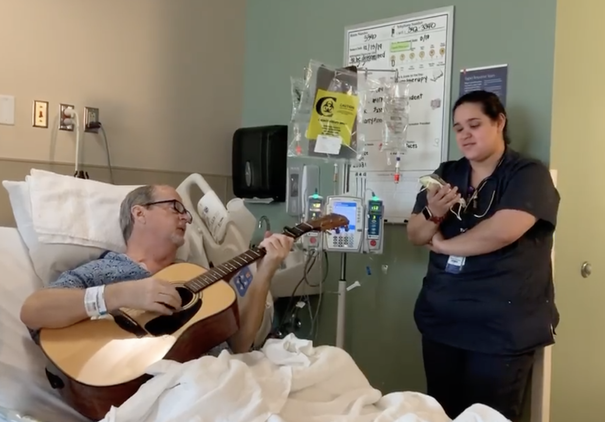 Musician Penn Pennington sang carols with nurse Alex Collazo in video captured by his daughter. (Photo: Courtesy of Brandi Leath)