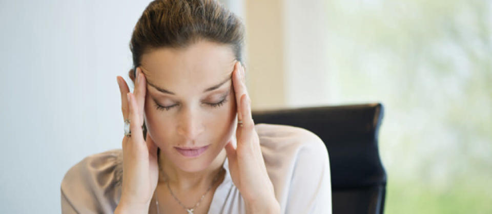 El dolor intenso focalizado en las sienes o en la parte posterior de la cabeza es característico de la cefalea tensional (el más común). (Foto: Getty)