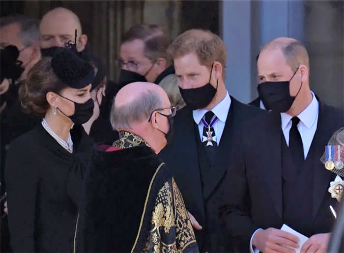 Guillermo y Kate charlando con Harry