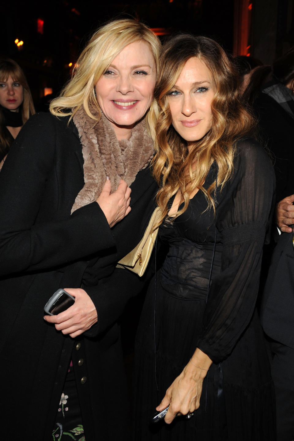 Kim smiling as she stands close to SJP on the red carpet