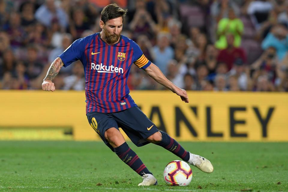 Lionel Messi hits his free kick for Barcelona against Alaves in the two clubs’ 2018-19 La Liga opener. (Getty)