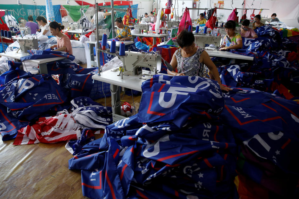 <p>Workers make flags for U.S. President Donald Trump’s “Keep America Great!” 2020 re-election campaign at Jiahao flag factory in Fuyang, Anhui province, China July 24, 2018. (Photo: Aly Song/Reuters) </p>