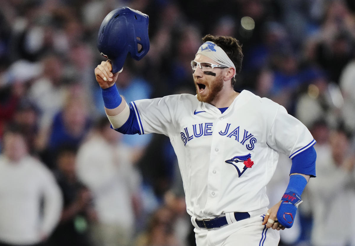 Jansen hits game-winning homer in 10th, Blue Jays top Yankees 3-0 –  Trentonian