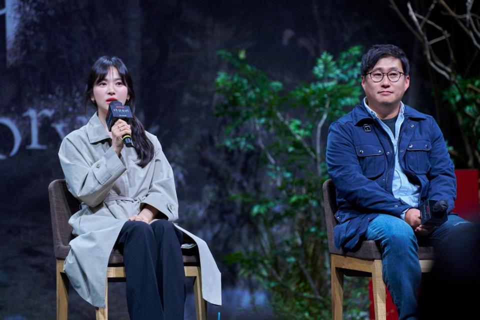 安吉鎬（右）為《黑暗榮耀》導演。（圖／Netflix提供）