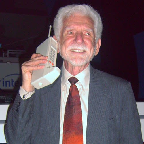 1973: Motorola Mobile Phone