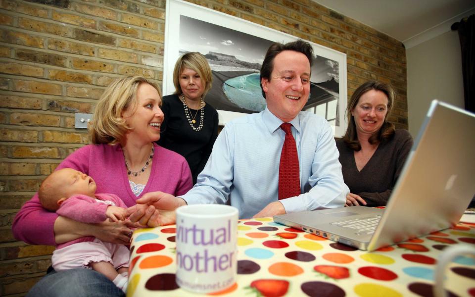 Justine, right, with co-founder Carrie Longton (left) with David Cameron - Abbie Trayler-Smith