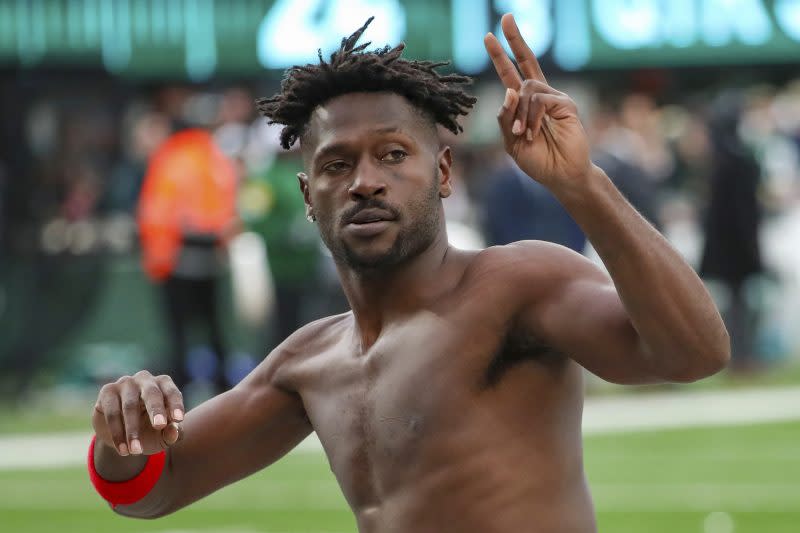 Tampa Bay Buccaneers wide receiver Antonio Brown (81) gestures to the crowd as he leaves the field while his team’s offense is on the field against the New York Jets during the third quarter of an NFL football game Sunday, Jan. 2, 2022, in East Rutherford, N.J. Brown left the game and did not return. (Andrew Mills/NJ Advance Media via AP)