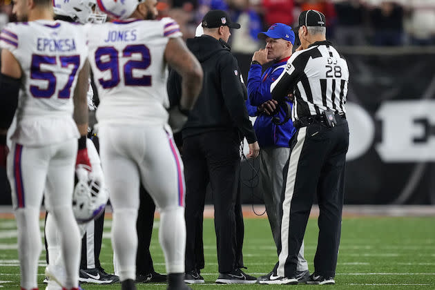 NFL Cancels Bills-Bengals Game That Was Suspended After Damar Hamlin's  Collapse - WSJ