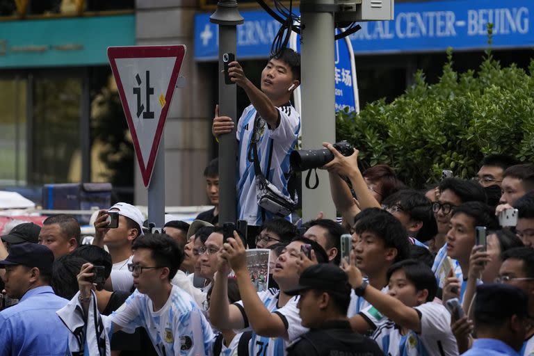 Pekín vive una pequeña revolución: la selección argentina despierta admiración en cada movimiento que da en la ciudad
