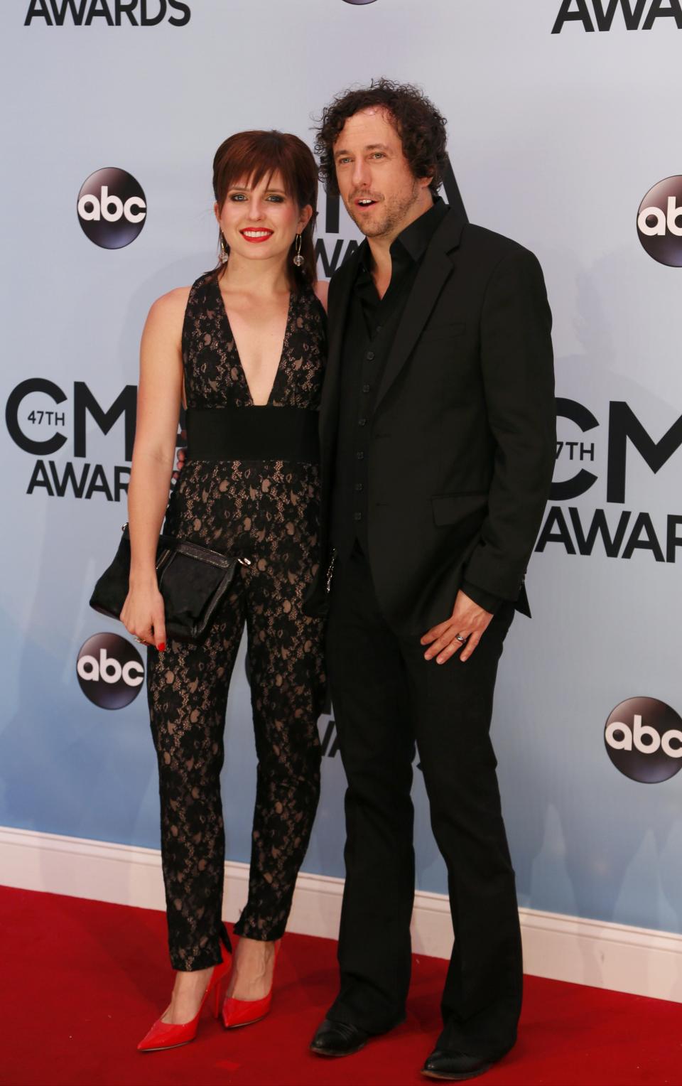 Singer Will Hoge and wife Julia arrive at the 47th Country Music Association Awards in Nashville, Tennessee November 6, 2013. REUTERS/Eric Henderson (UNITED STATES - Tags: ENTERTAINMENT)