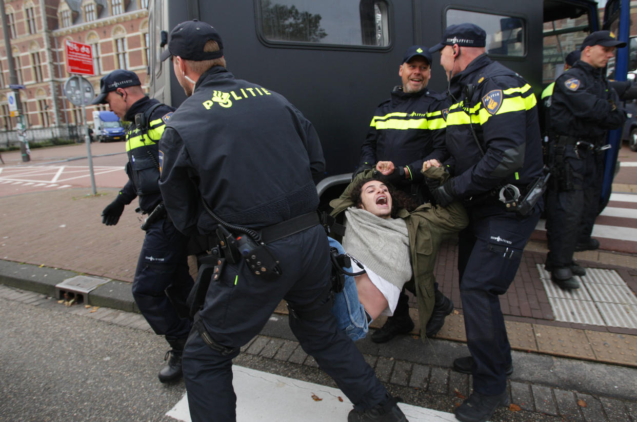 Dutch anti riot police arrested the Extinction Rebellion climate activist during Rebel Without Borders demonstration at the Museumbrug on Oct. 7, 2019 in Amsterdam,Netherlands.  (Photo: Paulo Amorim/NurPhoto via Getty Images)