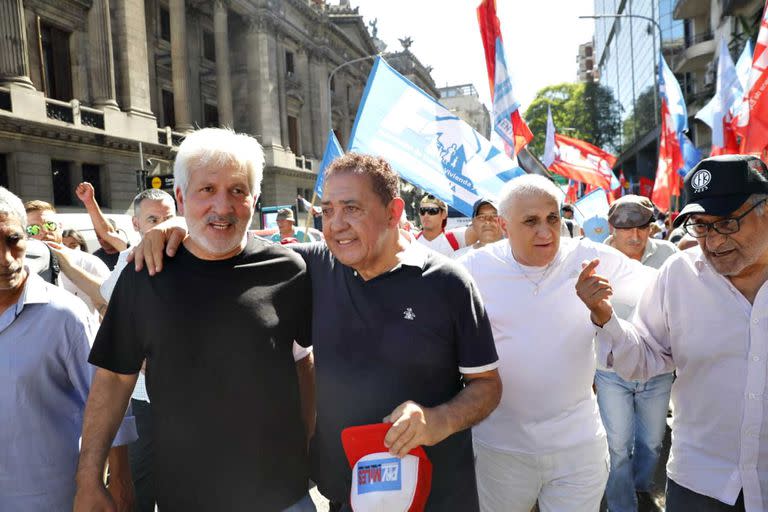 Luis D´Elía, en un tramo de la caminata entre Liniers y Comodoro Py