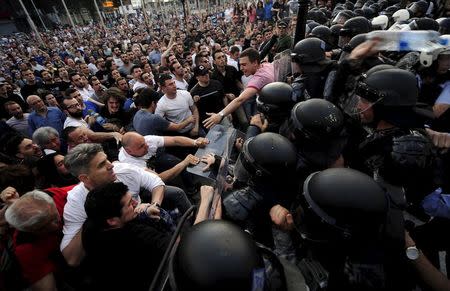 Protestors fight with police in front of the Macedonian government building in Skopje, Macedonia May 5, 2015. Several thousand people protested in front of the building on Tuesday demanding the resignation of Prime Minister Nikola Gruevski, who was accused by the top opposition leader of trying to cover up the death of a 22-year-old who was beaten by a police member in 2011, local media reported. REUTERS/Ognen Teofilovski