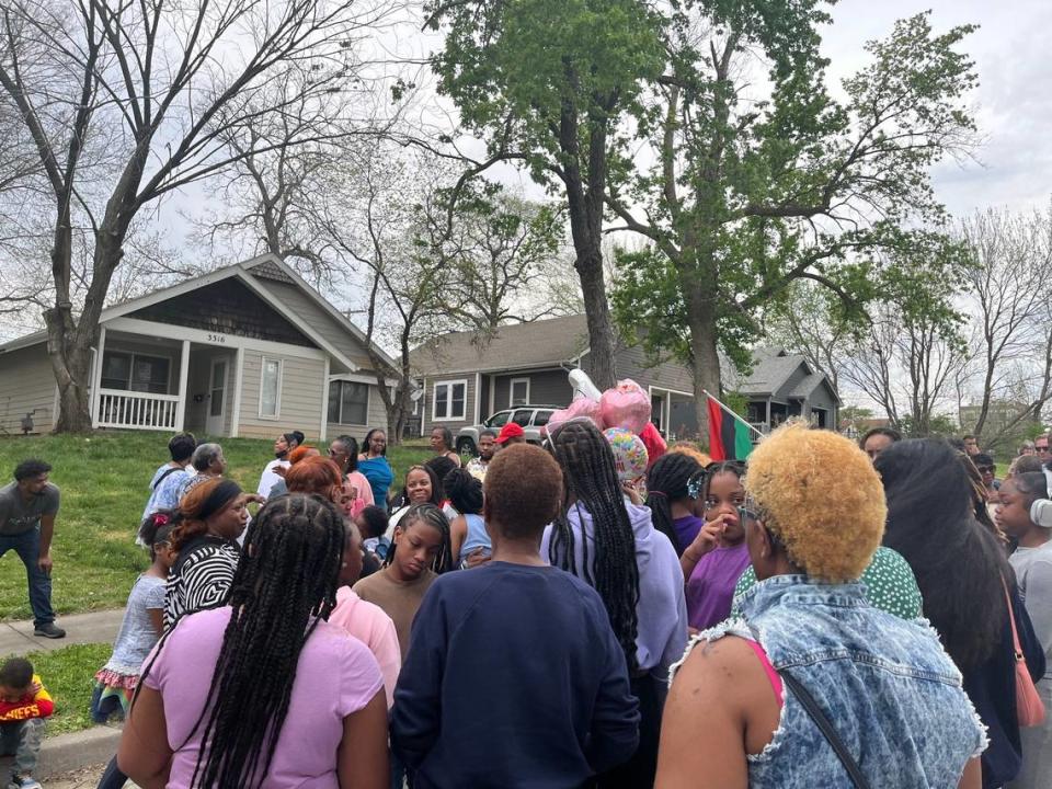 Attendees at Kourtney Freeman’s vigil huddle after the speeches ended on April 15, 2024.