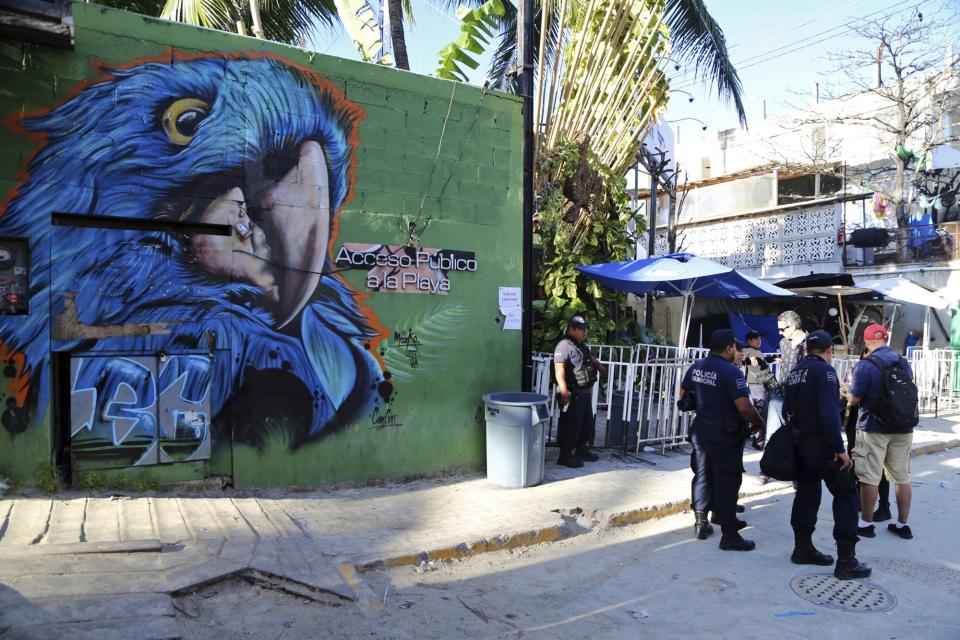 Mexico nightclub shooting Playa del Carmen blue parrot police