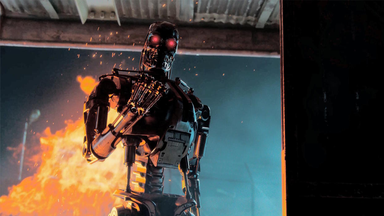  Terminator: Survivors screenshot - T-800 terminator standing in front of fire. 