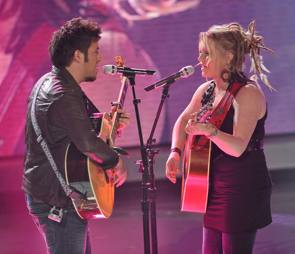 Lee DeWyze and Crystal Bowersox perform "Falling Slowly" by Glen Hansard & Markéta Irglová on "American Idol."