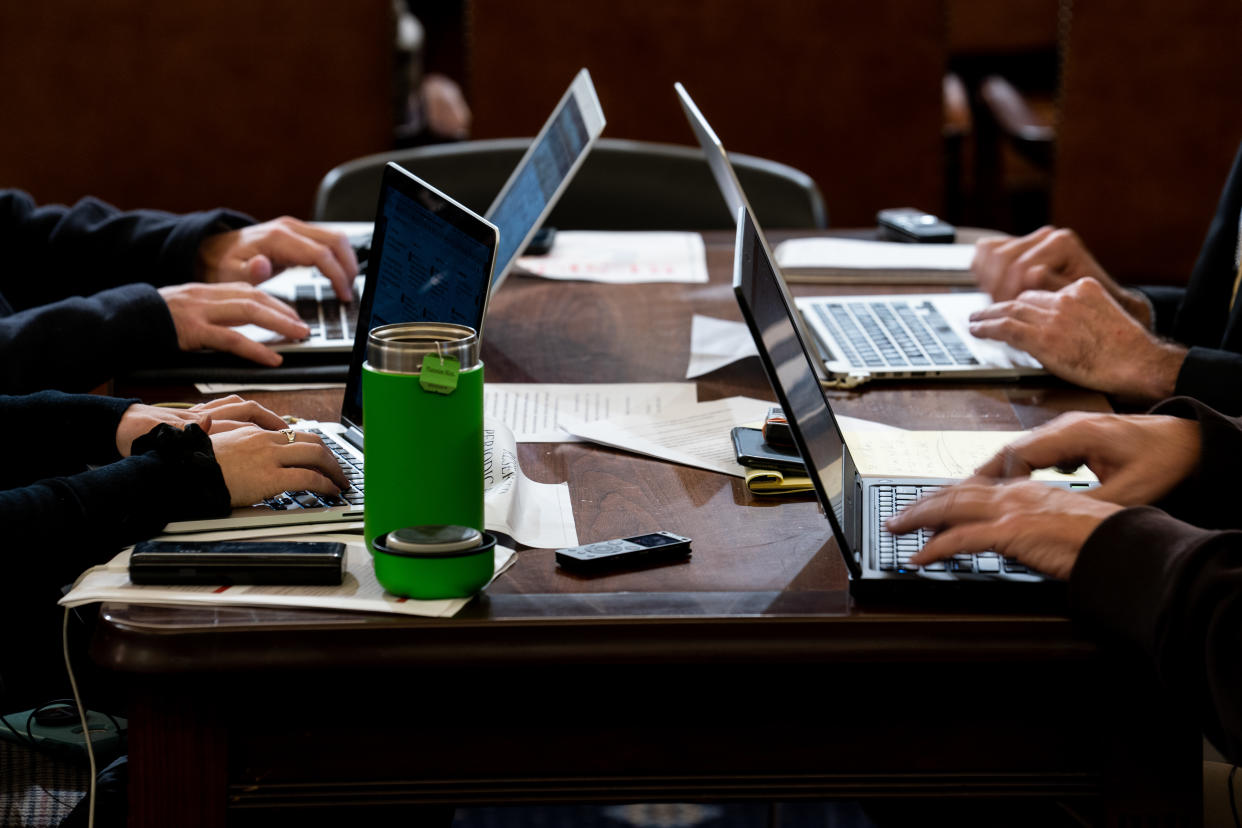 Office workers (Photo: Erin Schaff-Pool/Getty Images)