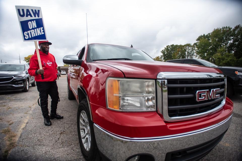 UAW Local 602 member Scotty Jones talks with his wife, Shereasa, before the two joined fellow GM Lansing Delta Assembly plant workers on the picket line, Friday, Sept. 29, 2023, near Millett Highway and Creyts Road in Delta Township.