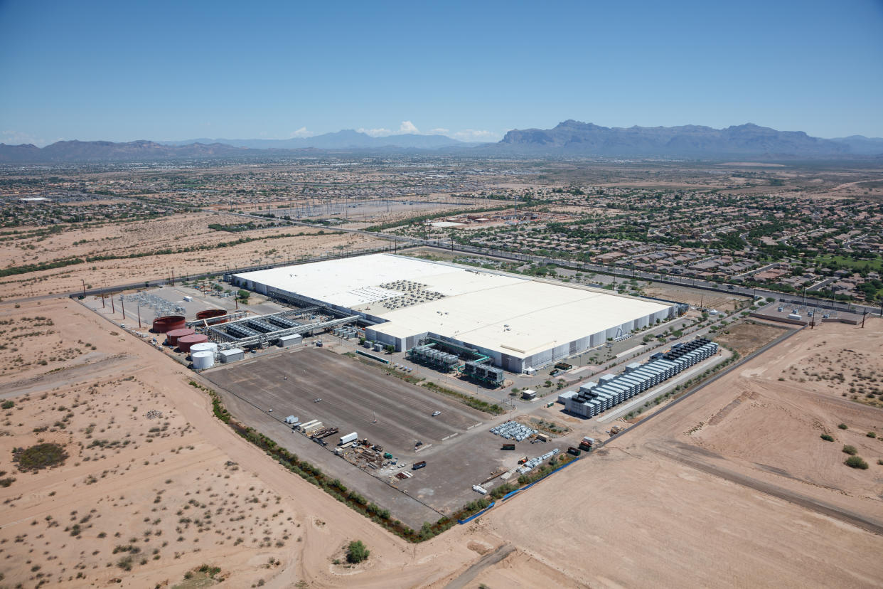 Aerial view of the Apple Data Center in Mesa near Phoenix, Arizona, U.S. on August 6, 2017.  Picture taken on August 6, 2017.  REUTERS/Jim Todd