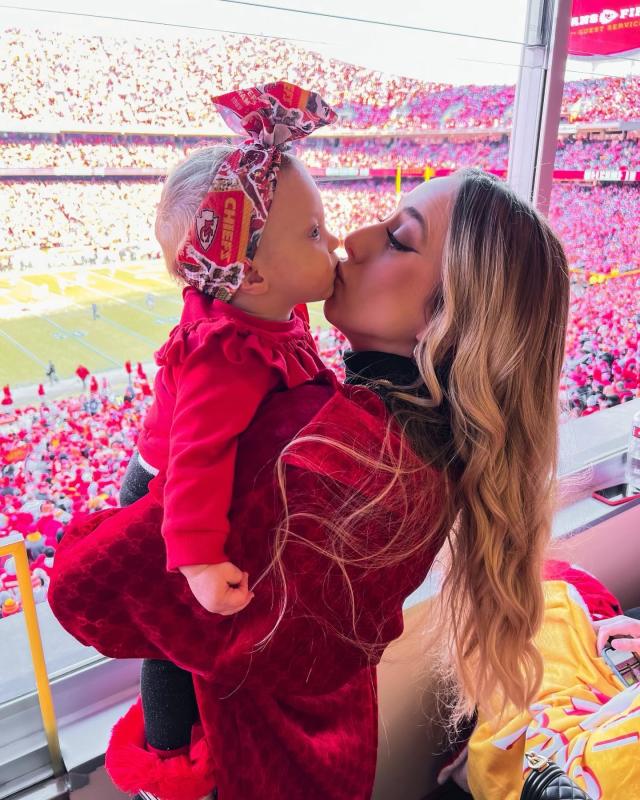 Patrick Mahomes and fiancée Brittany Matthews beam in family snap