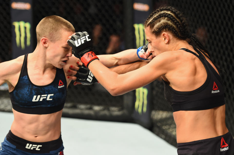 Rose Namajunas (L) puts the finishing touches on her UFC 217 win over Joanna Jedrzejczyk. (Getty)