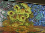 Una imagen de la exposición "Beyond Van Gogh" se proyecta en una pared en el casino Hard Rock de Atlantic City, Nueva Jersey, el jueves 7 de julio de 2022. Algunos casinos están utilizando exposiciones de arte para atraer nuevos clientes que quizás de lo contrario no visitarían una sala de juego. (Foto AP/Wayne Parry)