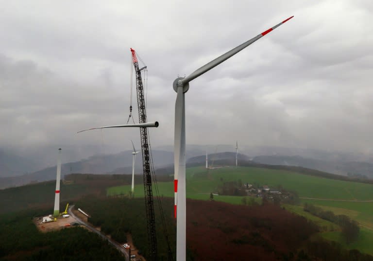 Die Stromproduktion aus erneuerbaren Energien hat im ersten Quartal spürbar zugelegt. Bundeswirtschaftsminister Robert Habeck (Grüne) sieht Deutschland bei der Energiewende auf Kurs. (Ina FASSBENDER)