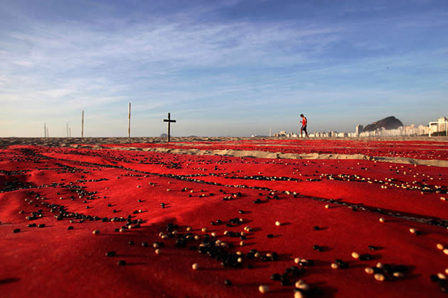 <b>5 décembre</b><br> Une fève par vie humaine : on en compte plus de 500 000 sur ce terrain, symbolisant chaque personne tuée au Brésil au cours des dernières années. <br> (Ricardo Moraes / Reuters)