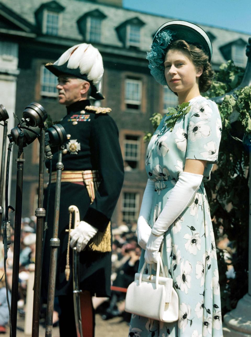 queen elizabeth fashion