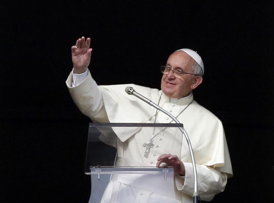 Pope Francis waves as he leads the Angelus prayer from the window of the Apostolic palace in Saint Peter's Square at the Vatican January 12, 2014. REUTERS/Stefano Rellandini (VATICAN - Tags: RELIGION)