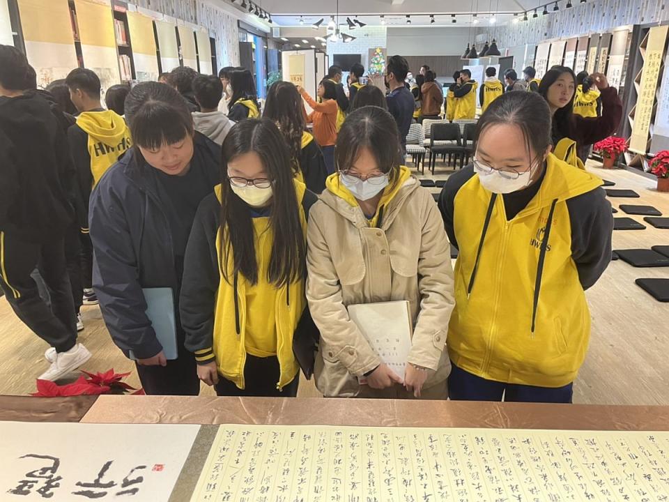 「文化列車：一堂無聲的人文素養課」在弘文高中成功啟程！學生們領略藝術之美。（圖˙：弘文中學提供）