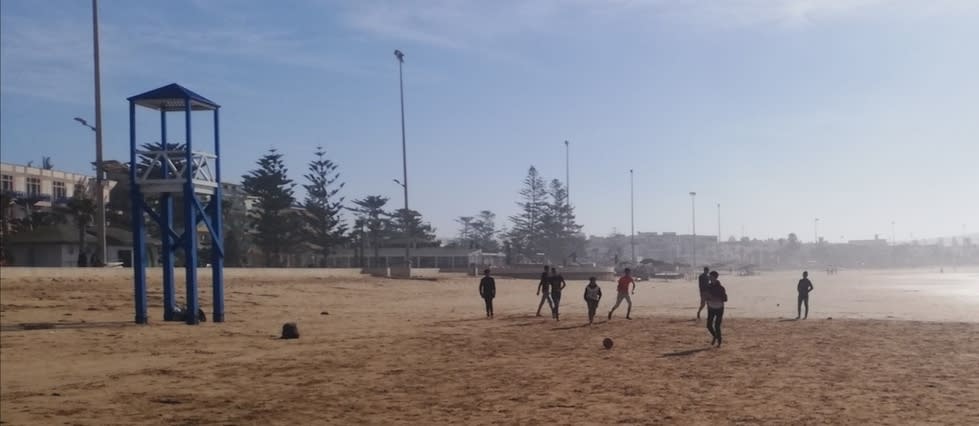 Des enfants sur la plage à Essaouira.  - Credit:Marc Alexandre Oho Bambe