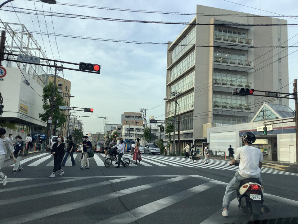 日本緊急事態一個月損失10兆日圓，至今已經搞了三次，每次超過一個月，東京這次已經是半年了，每天死一百多人，誰還在乎停辦東京謠傳要賠1200億日圓。   圖：劉黎兒／攝