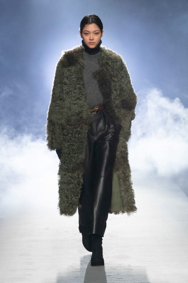 <p>A look from the Alberta Ferretti Fall 2021 collection.</p>