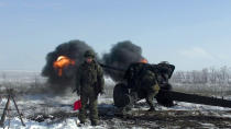 <p>Previamente había trasladado fuerzas de artillería y a la infantería de marina, así como aviones de combate. (Photo by Russian Defence Ministry / Handout/Anadolu Agency via Getty Images)</p> 