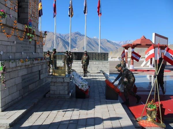 Fire & Fury Corps General Officer Commanding Lt Gen PGK Menon laying a wreath at the War Memorial in Leh on Tuesday. Photo/ANI