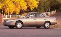 <p>The Camry, following a light refresh for the 2000 model year, again outsells its four-door rivals from Honda and Ford.</p>